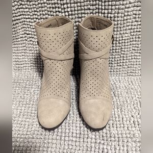 White Mountain Somers Chunky Heel Ankle Boots Size 8.5